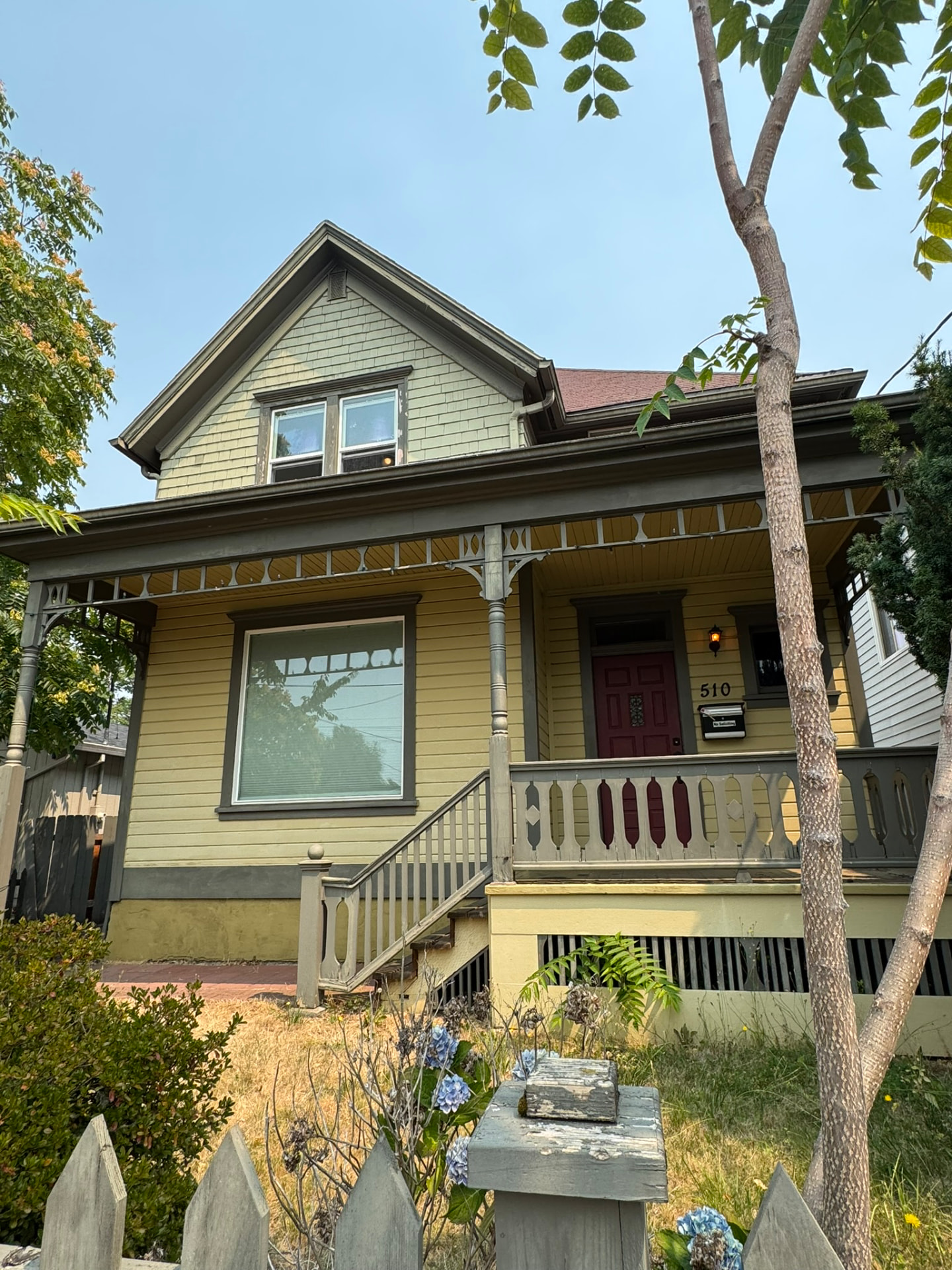 Spacious Victorian SFH — 5-Car Garage/Shop — 510 NE 80th Ave