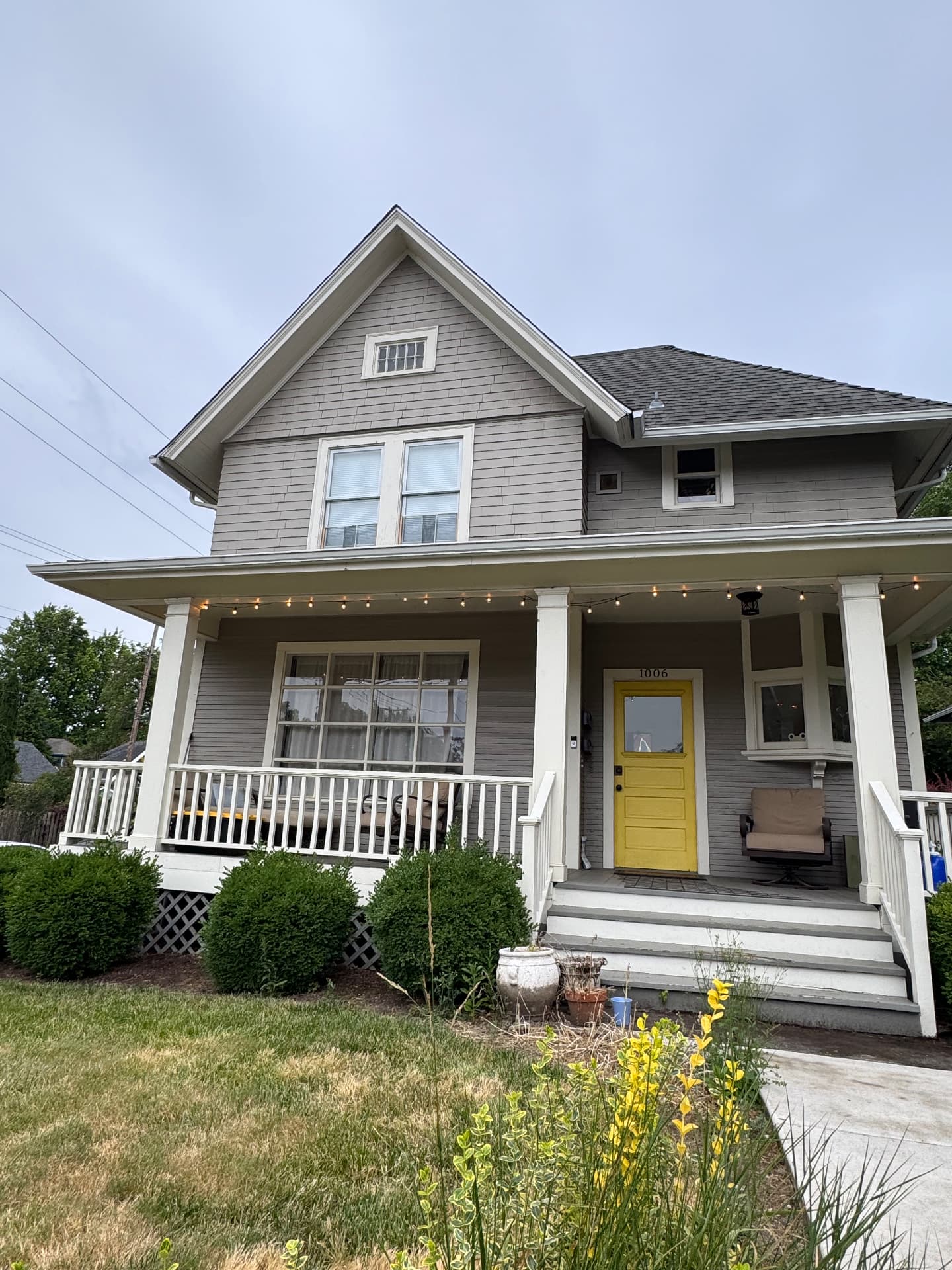 Spacious Upper 1BR in Classic 1903 Triplex — 1006 SE 31st Ave, Unit 2