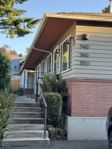Sleek 2BR Triplex near Division — 3150 SE Brooklyn St