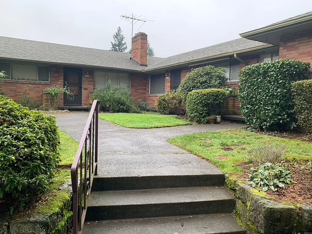 Magical Mid-Century 2BR — Normandale Park — 1328 NE 55th Ave