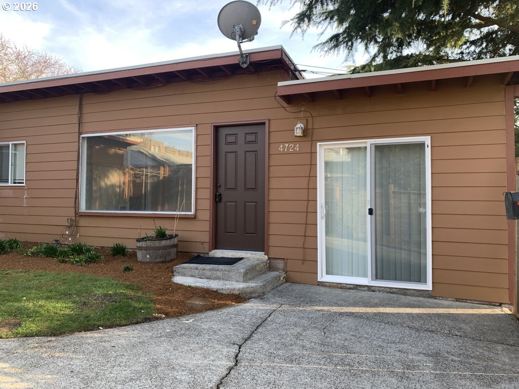 Mid-Century Duplex near Reed College — 4720 SE 37th Ave