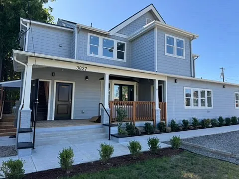 Coming Soon — Remodeled 2BR on SE 52nd — 3827 SE 52nd Ave, Unit 202